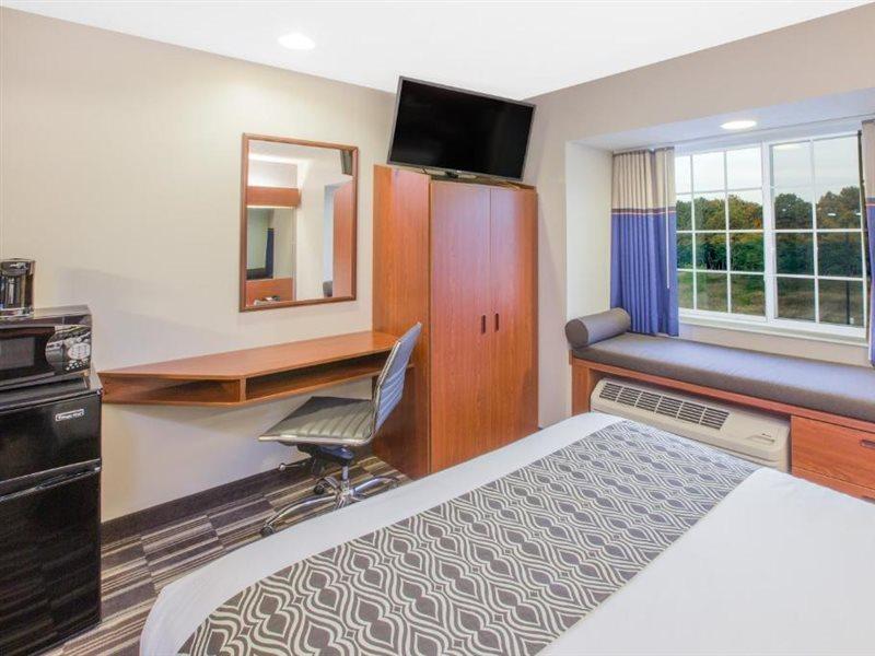 Microtel Inn And Suites Manistee Zewnętrze zdjęcie