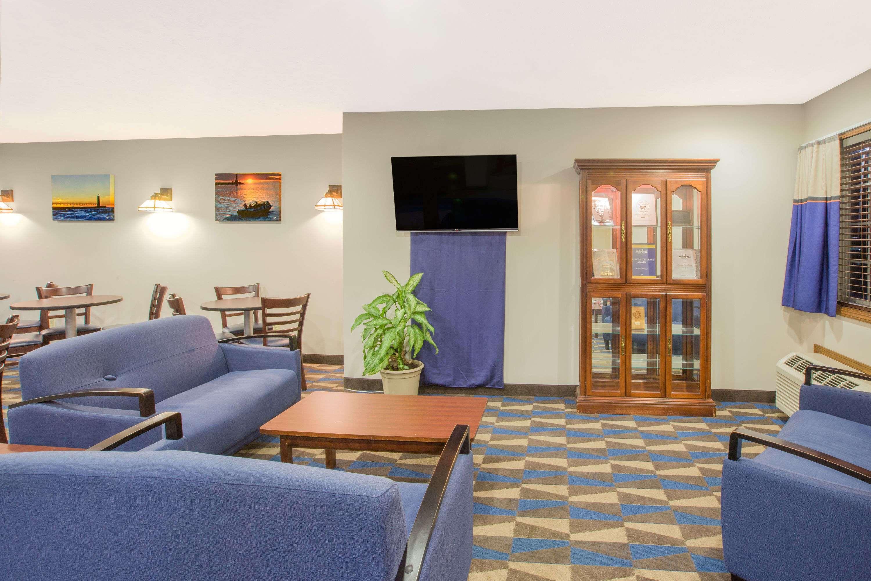 Microtel Inn And Suites Manistee Zewnętrze zdjęcie