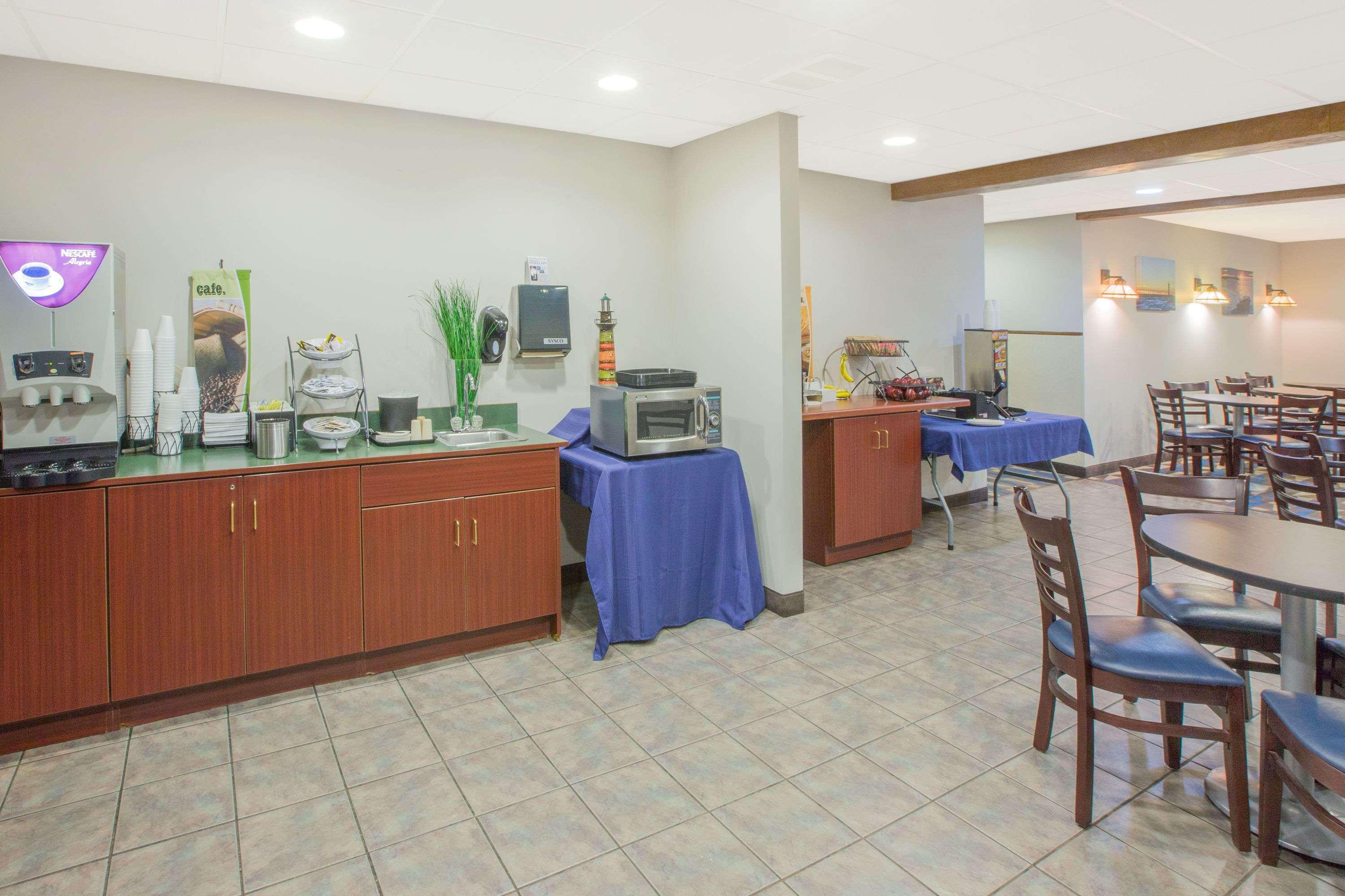 Microtel Inn And Suites Manistee Zewnętrze zdjęcie