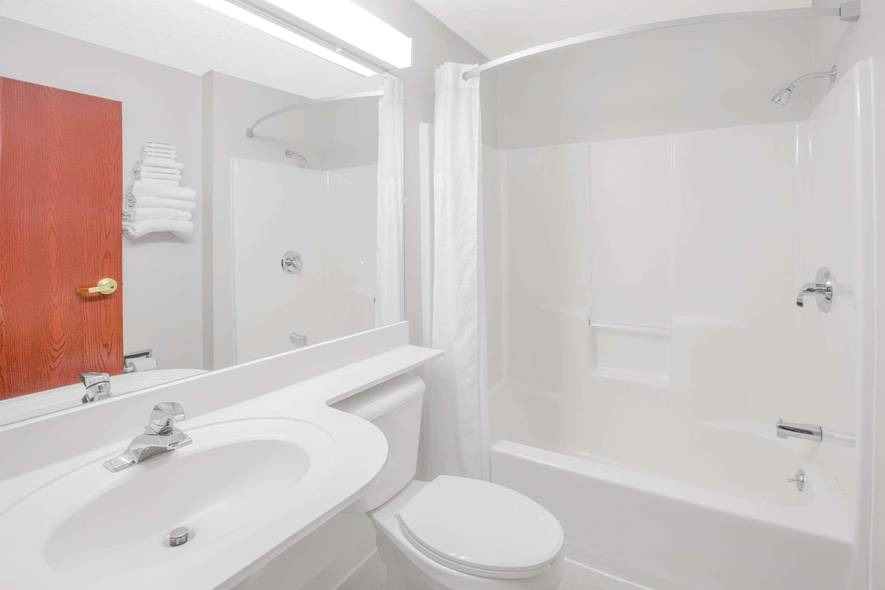 Microtel Inn And Suites Manistee Zewnętrze zdjęcie