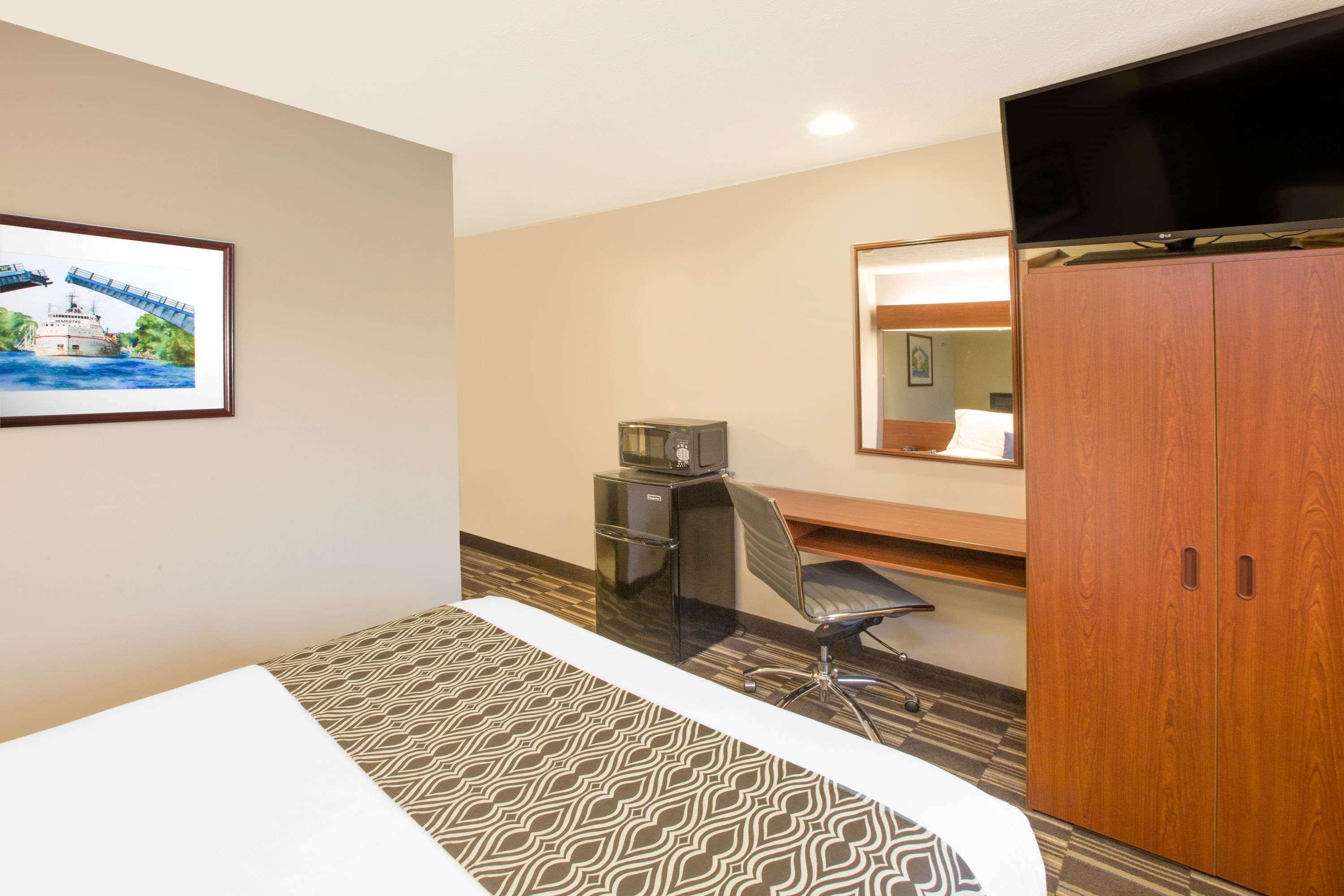 Microtel Inn And Suites Manistee Zewnętrze zdjęcie