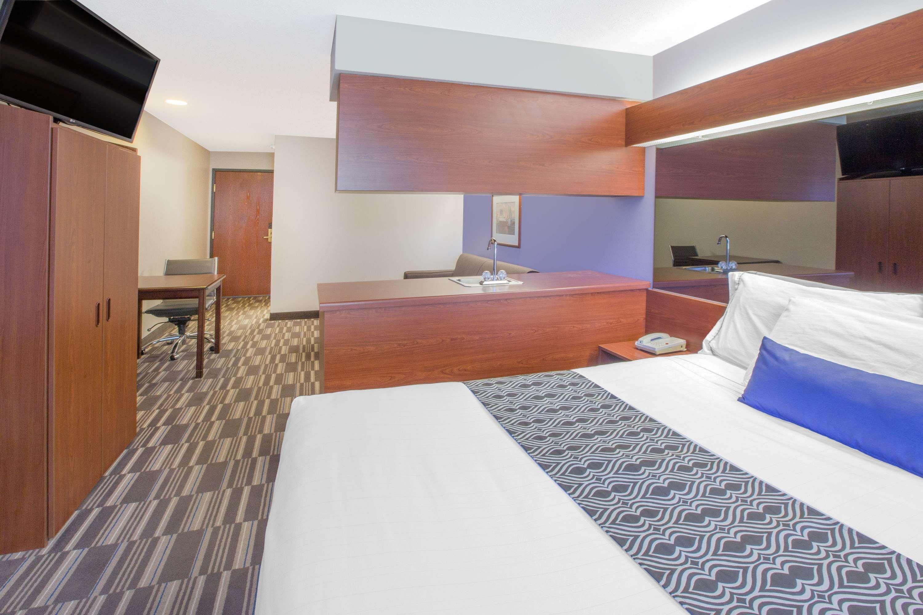 Microtel Inn And Suites Manistee Zewnętrze zdjęcie