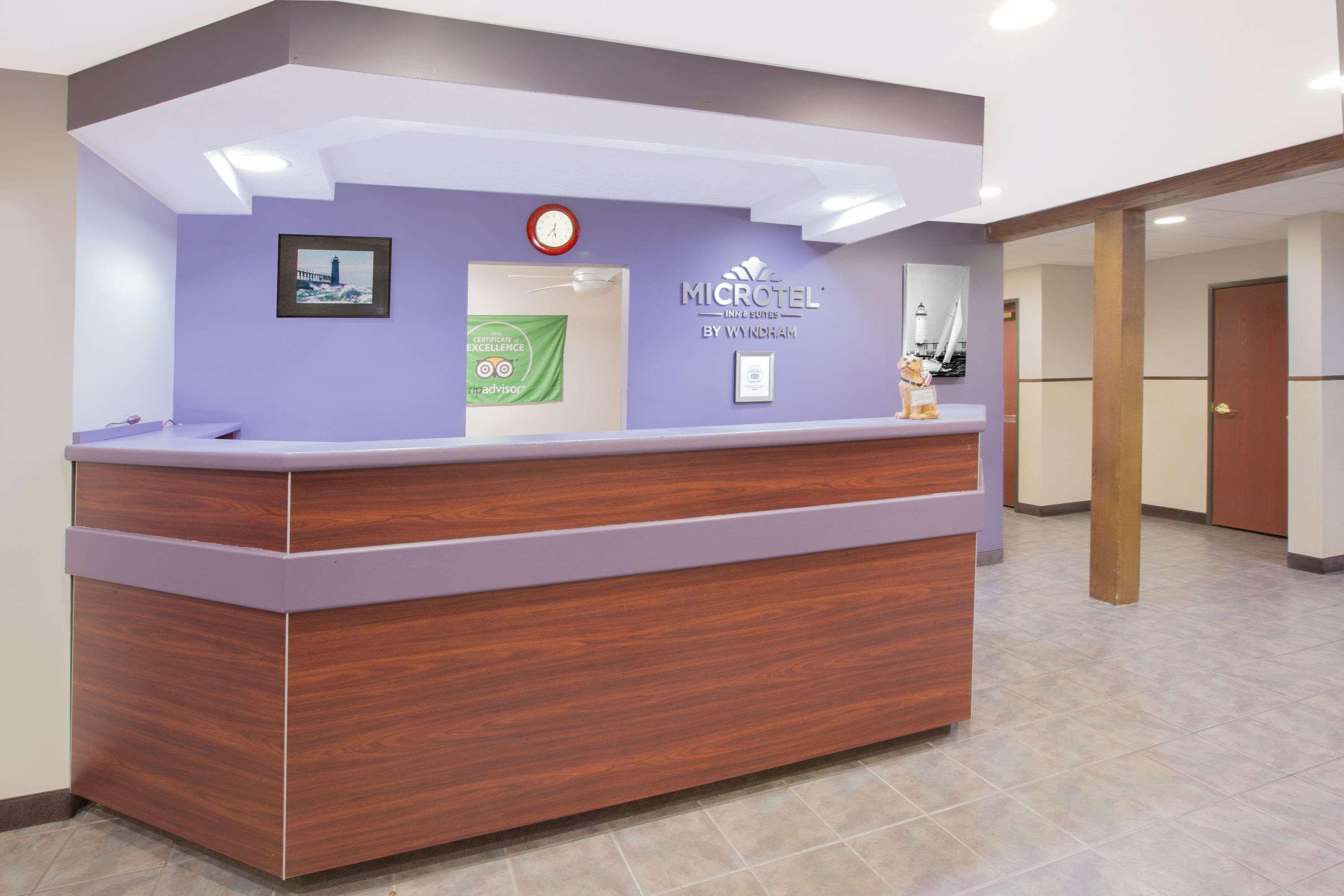 Microtel Inn And Suites Manistee Zewnętrze zdjęcie