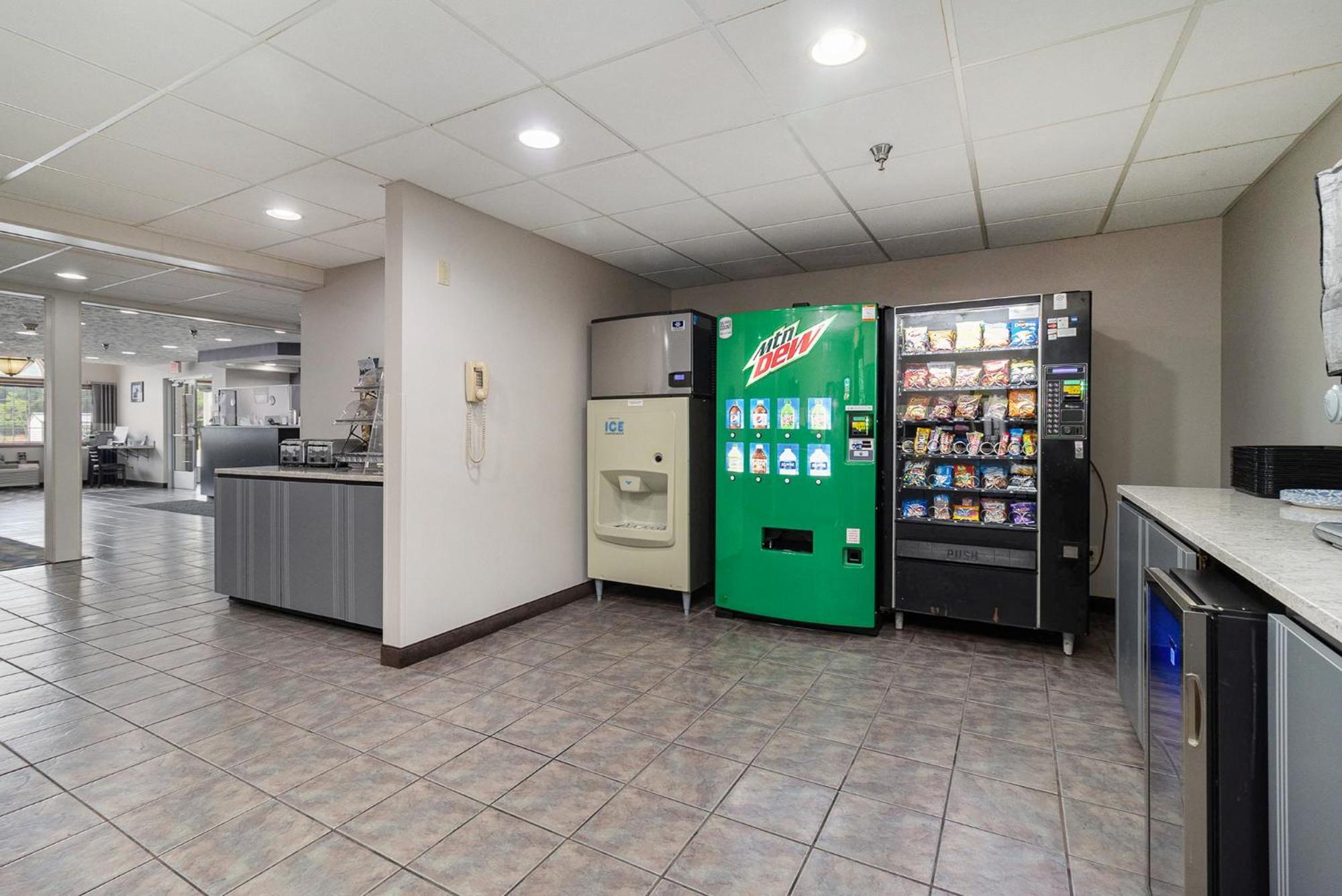 Microtel Inn And Suites Manistee Zewnętrze zdjęcie