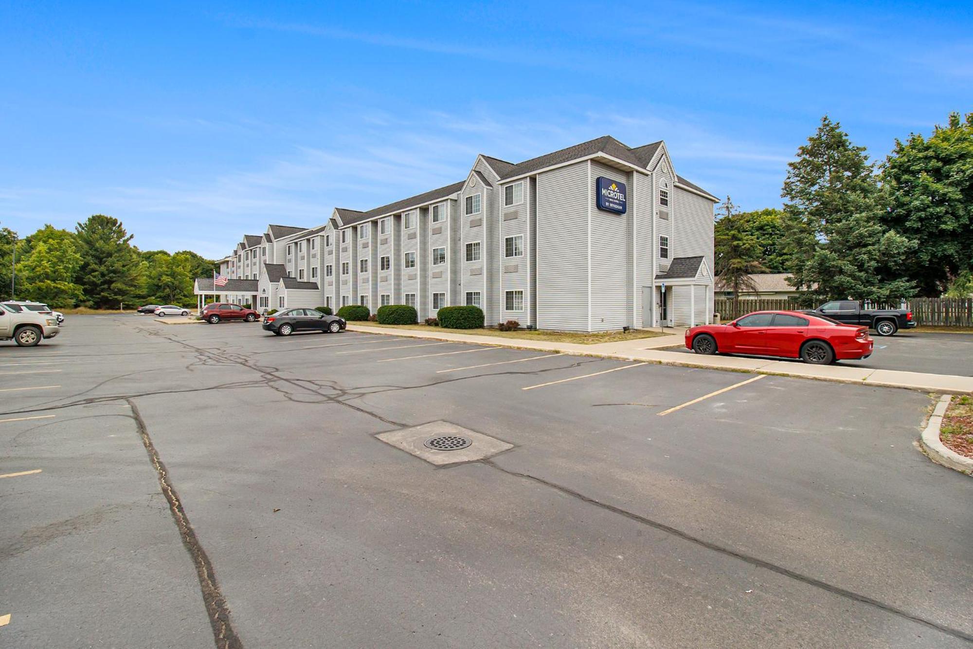 Microtel Inn And Suites Manistee Zewnętrze zdjęcie