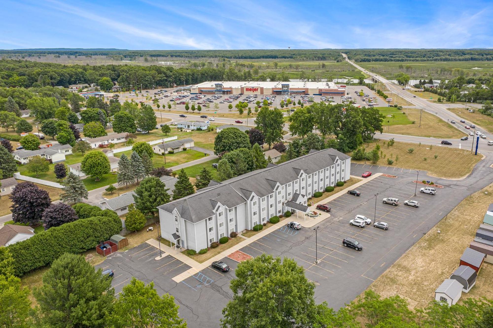 Microtel Inn And Suites Manistee Zewnętrze zdjęcie