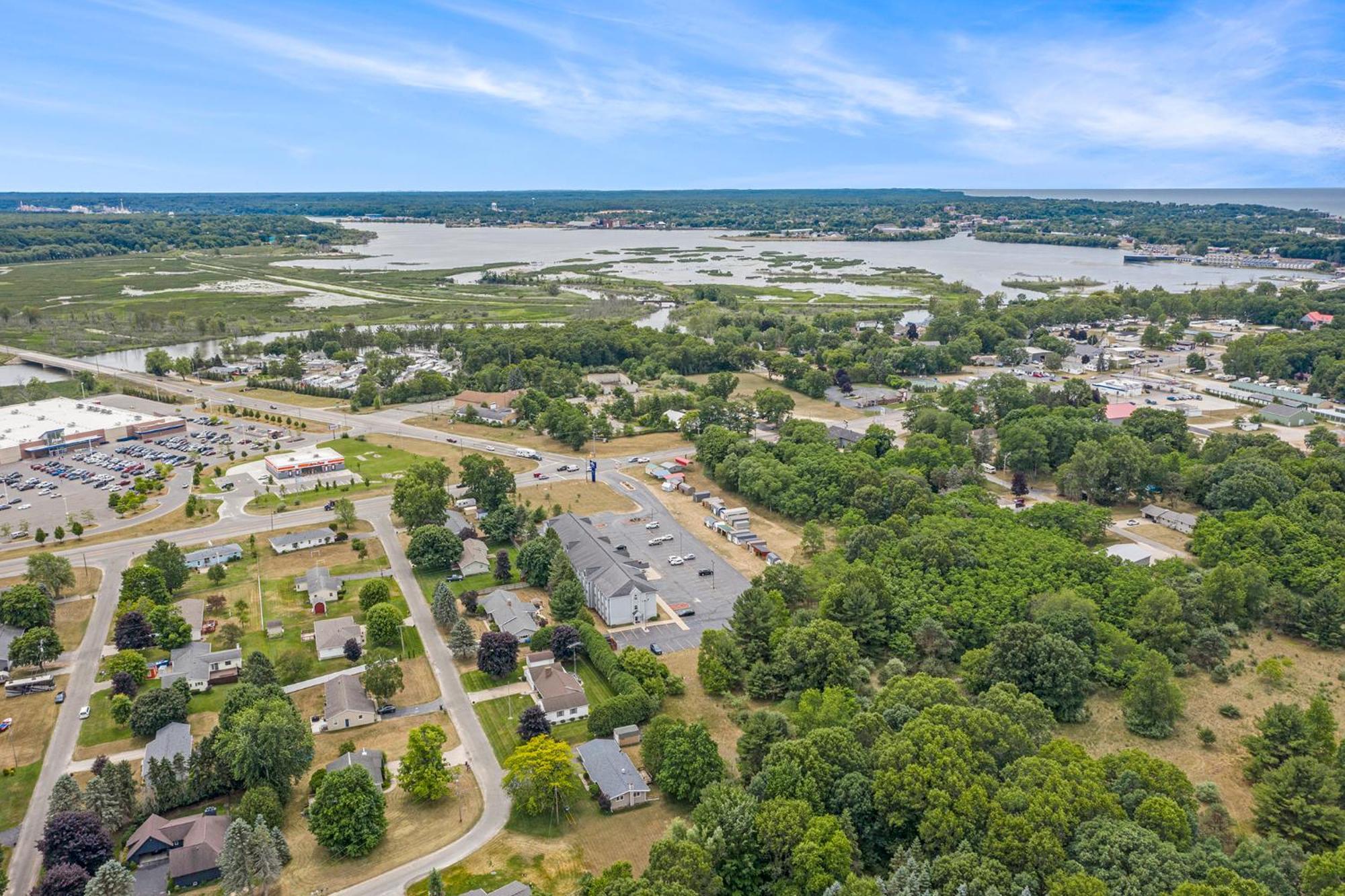 Microtel Inn And Suites Manistee Zewnętrze zdjęcie
