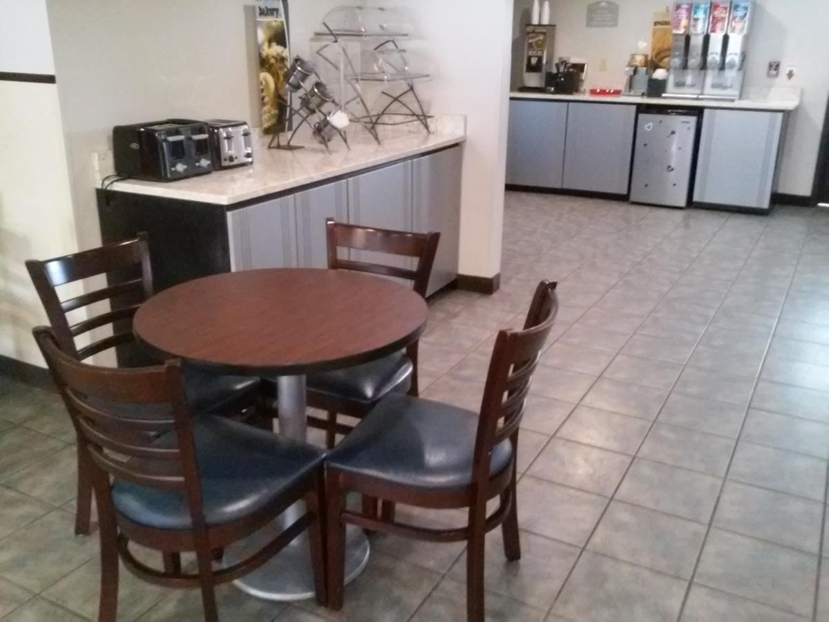 Microtel Inn And Suites Manistee Zewnętrze zdjęcie