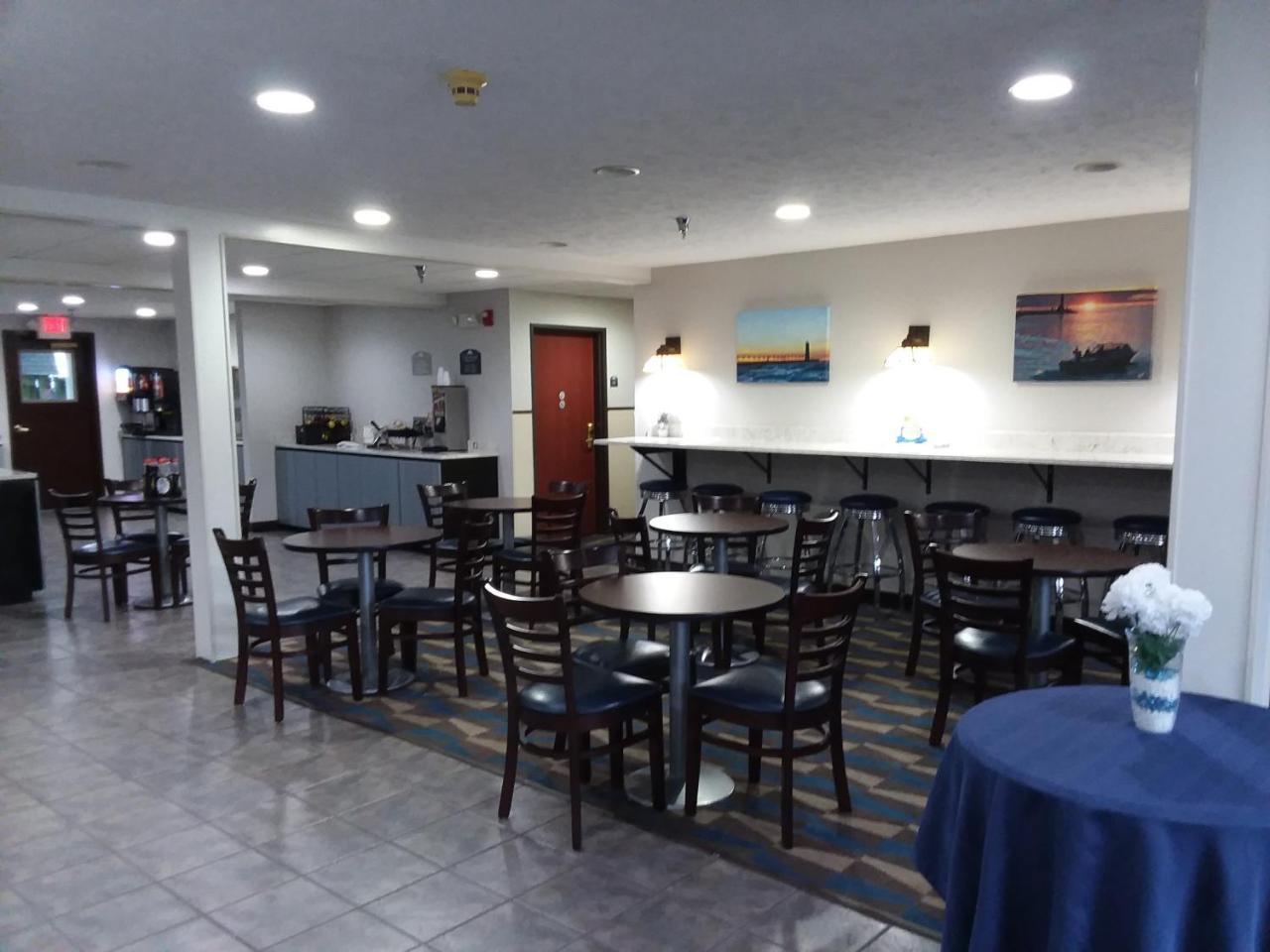 Microtel Inn And Suites Manistee Zewnętrze zdjęcie